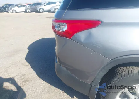 2018 Chevrolet Traverse Ls z USA, uszkodzony, nr VIN 1GNERFKWXJJ185063